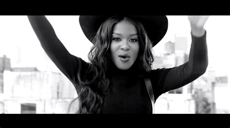 Azealia Banks Luxury Music Video Sidewalk Hustle