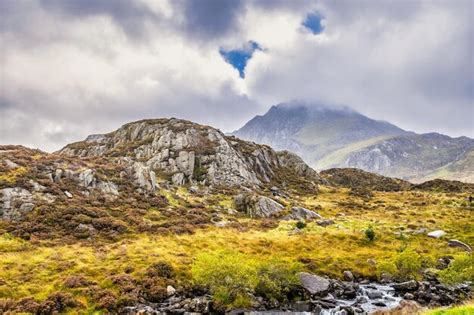 Premium Photo | Snowdonia national park