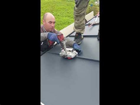 Первый загиб фальца - YouTube