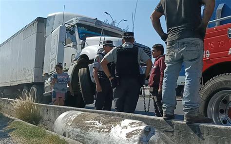 Tráiler bloqueó la cuota a Celaya Diario de Querétaro Noticias