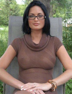 Tight Shirt Porn Pic