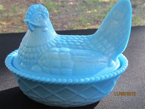 Vintage Westmoreland Milk Glass Chicken Hen Nesting Dish Blue