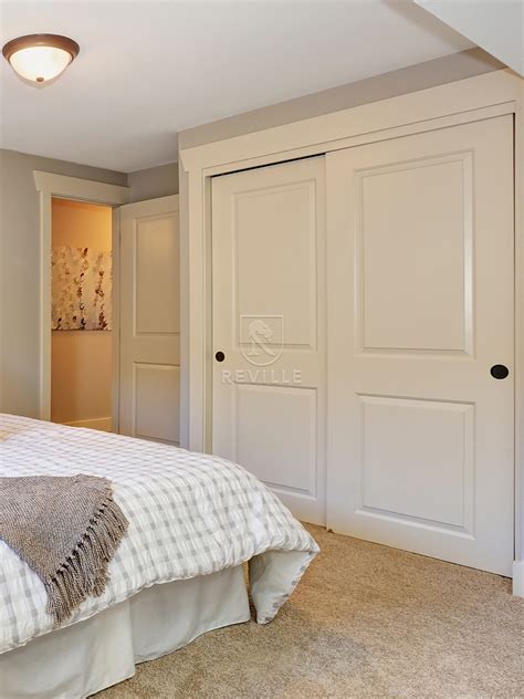 Белый встроенный шкаф-купе «Ассен» с зеркалами