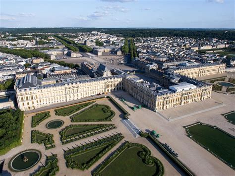 Structurae fr Vue aérienne du château de Versailles en France