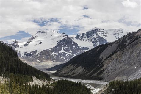 Columbia Icefield Mountains 17153922 Stock Photo at Vecteezy