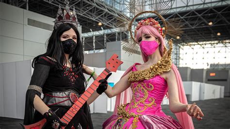 Amazing Princess Bubblegum and Marceline Cosplay! - YouTube