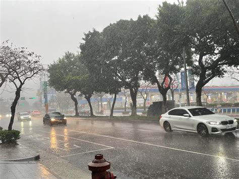 快訊 雨彈要來了2縣市大雨特報 一路轟炸到晚上