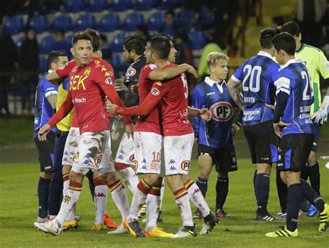 Uni N Espa Ola Le Gan A Huachipato Y Qued Como El Nico Puntero