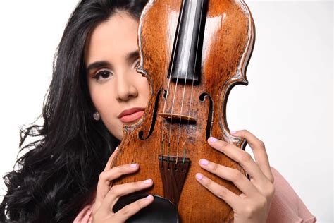 Aisha Syed La Violinista Dominicana Que Conquista El Entorno Vanessa Mae