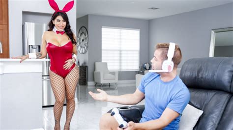 Thick Latina In Sexy Bunny Costume Tokyo Lynn Gets Her Milf Twat Filled With Huge Cumshot