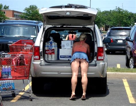 SHOPPING NUDE ShesFreaky