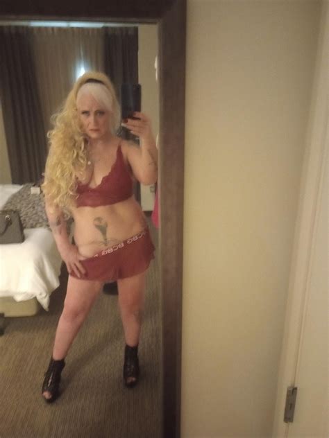 Kayla Female Entertainer W Blonde Hair In Philadelphia Slixa