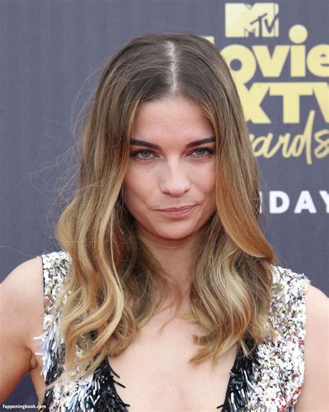 Annie Murphy Nude OnlyFans Leaks Fappening FappeningBook