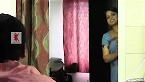 Desi Bhabhi Ke Dost Ne Ghar Aakar Unke Sath Romance Kiya Amateur Amateur Porn XHamster