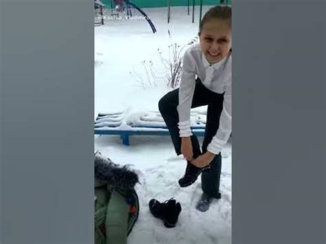 Малолетка раздевается на диване - 84 фото