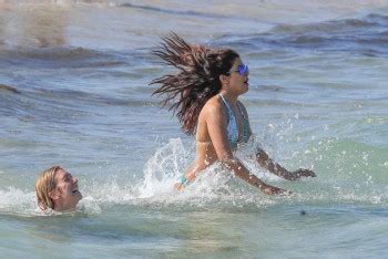 SWIMWEAR Priyanka Chopra In A Bikini Having A Swim In The Ocean At A Beach In Miami 05 15
