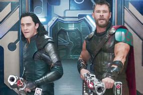 Thor Ragnarok Guess Which Superhero Gets Totally Naked It S Not Thor Films Entertainment