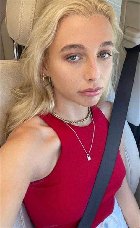 Pin By Beth Wright On S S Emma Chamberlain Emma Blonde