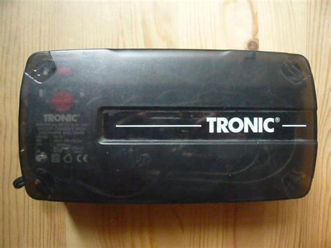 TRONIC UNIVERSAL Ni-Cd & Ni-Mh BATTERY CHARGER, MODEL KH967 | Aukro