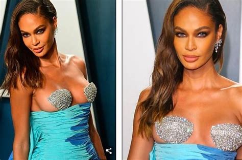 Siêu mẫu Joan Smalls mặc váy như bán nude hở trọn bầu ngực gây ngỡ