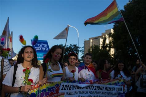 Jerusalem Gay Pride Parade Kicks Off Under Security