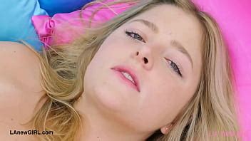 Luminous Blonde Beauty Shows Her Sexy Body XVIDEOS