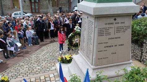 Villars Monument aux morts À nous le souvenir à eux limmortalité