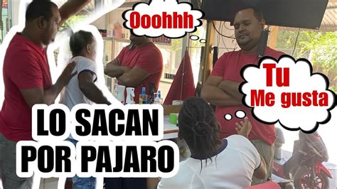 BARBERO ME SACA DE SU BARBERÍA PORQUE LE DIJE QUE YO ERA GAY Y ME GUSTABA Y LE S GARRE SU HUEBO