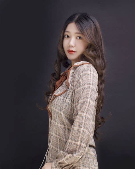 Hot girl mạng 2 triệu follow gây sốc khi bị chụp lén nhan sắc thật fan đồng loạt để trạng thái