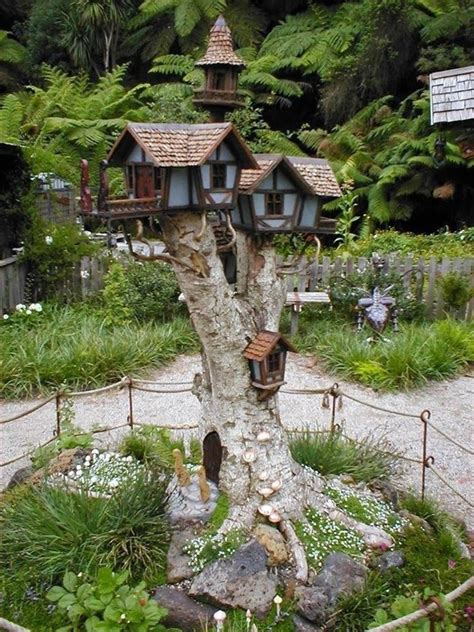 Tree Stump Fairy Garden Magical DIY Ideas - Unique Balcony & Garden ...