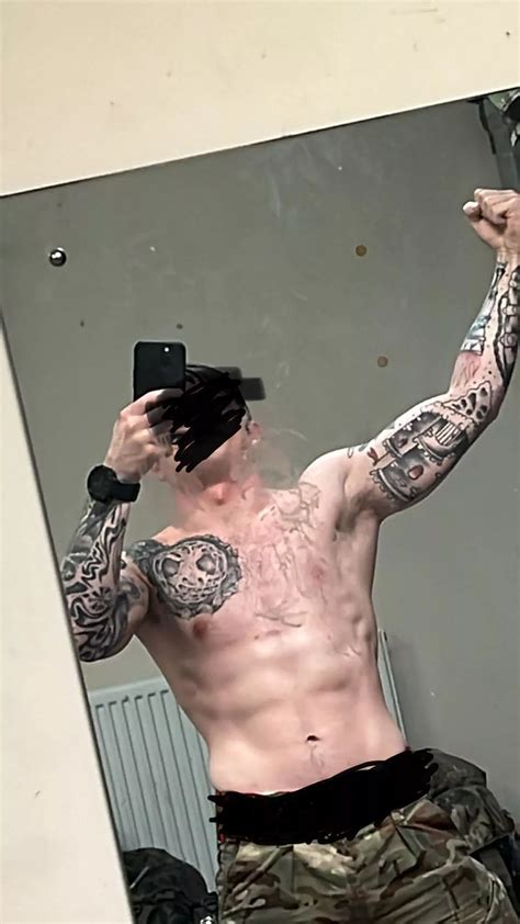 Please Excuse The Dirty Mirrors At Work Nudes Hotguyswithtattoos NUDE PICS ORG