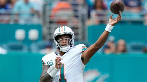 Tua Tagovailoa Signs 2124 Million Extension With Miami Dolphins