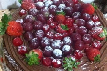 Receita De Naked Cake De Chocolate Brigadeiro Branco E Frutas Vermelhas Enviada Por Junior