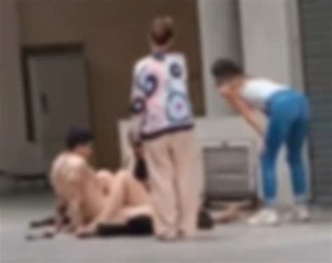 Rosario Hot Una Pareja Fue Detenida Por Tener Sexo En La Vereda Y A Plena Luz Del D A Radio Eme