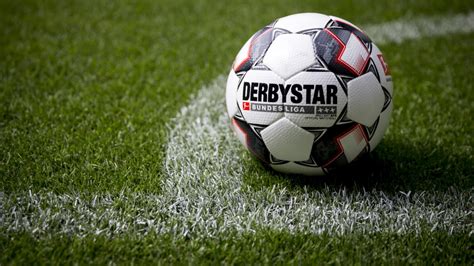 DERBYSTAR ist zurück im deutschen Profifußball