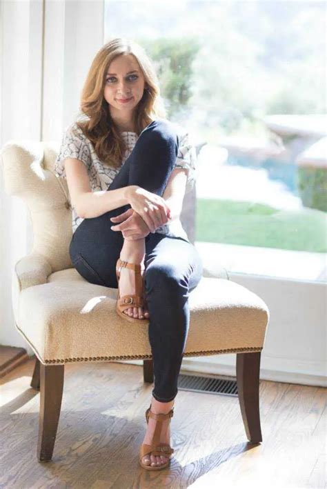 50 Lauren Lapkus Sexy And Hot Bikini Pictures Livinlavidalowcarb