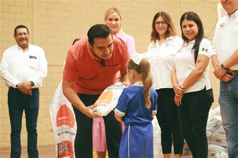 Anuncia Jesús Nava entrega de útiles escolares