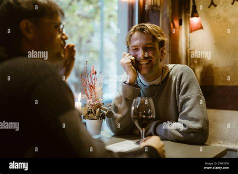 Jeune Homme Gay Font L Amour Banque De Photographies Et Dimages Haute R Solution Alamy