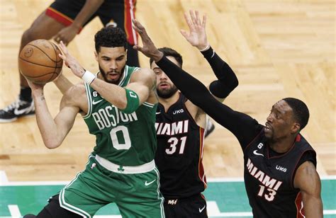 NBA Los Celtics aplastan a los Heat y alimentan sus sueños de remontada