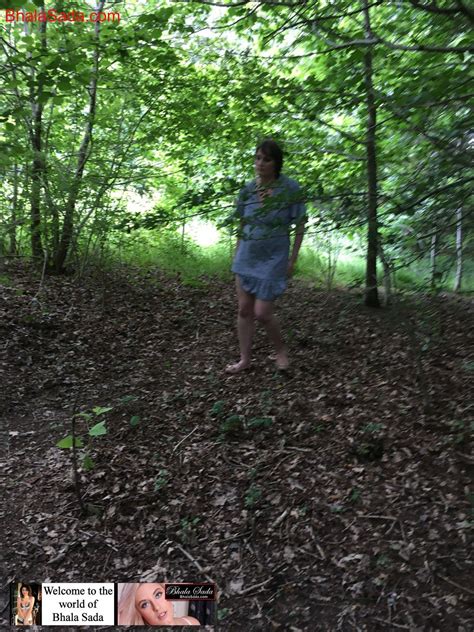 All Natural Amateur Babe Shows Off Her Fine Ass Outdoors 15 Photos