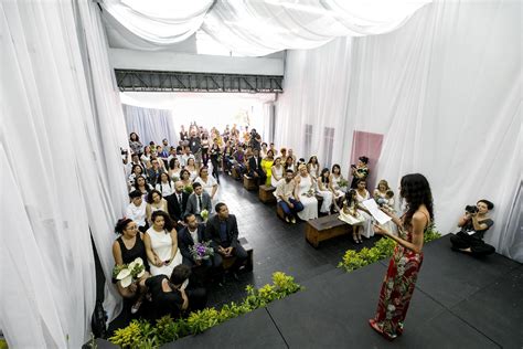 Casamento gay coletivo une declarações de amor e protesto político 18 12 2018 UOL TAB