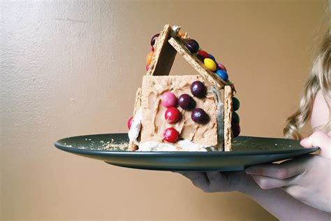 How to Make a Simple Graham Cracker Houses