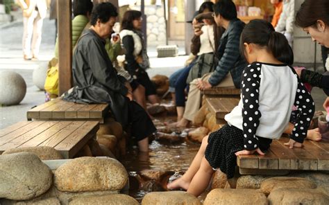 Turn Your Bathtub Into Relaxing Arima Hot Spring With VR Daily Luxury