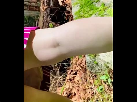 Puta joven no puede esperar a llegar a casa antes de mostrar su coño XVIDEOS