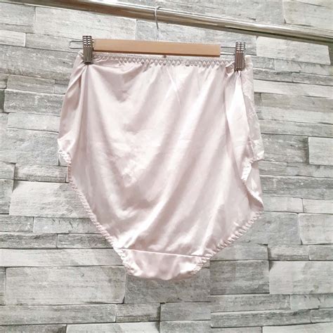 Berlei Maggie T Womens Size Two Piece Lingerie Set Oyster S