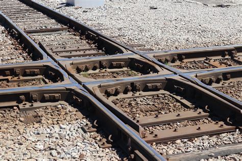 model railroaders notebook trackwork close  diamond crossing