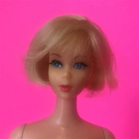 Vintage Mod Fair Hair Blonde Tnt Twist N Turn Barbie Doll In Mod Outfit
