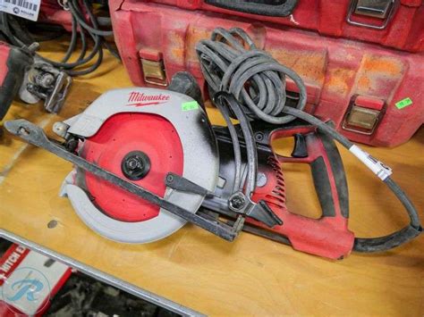 Milwaukee Worm Drive Saw 7 14 Roller Auctions