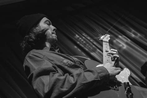 uncommon ground - book your show at intimate music venue lakeview