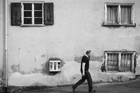 stunning winning street    monochrome photography awards